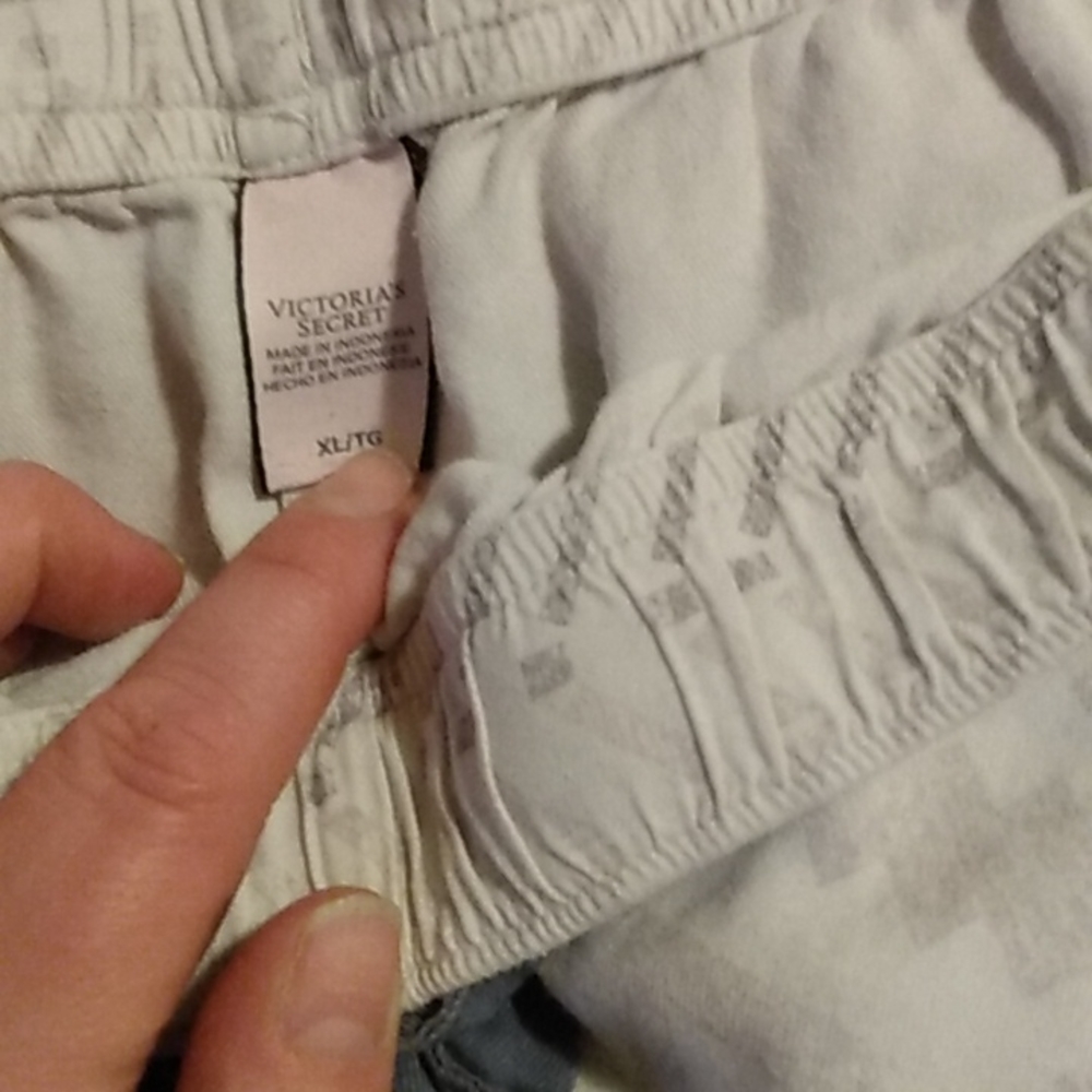 Victoria's Secret pajama set - Picture 10 of 12